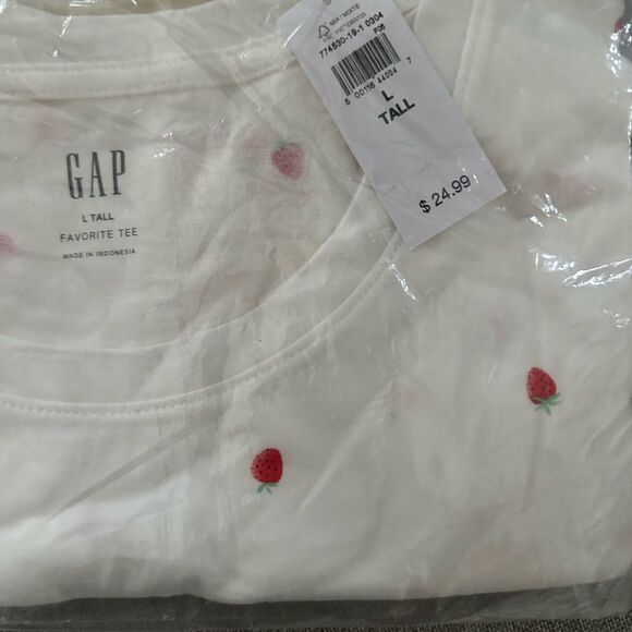 Strawberry Print Tee- TALL 🍓 - Picture 2 of 3